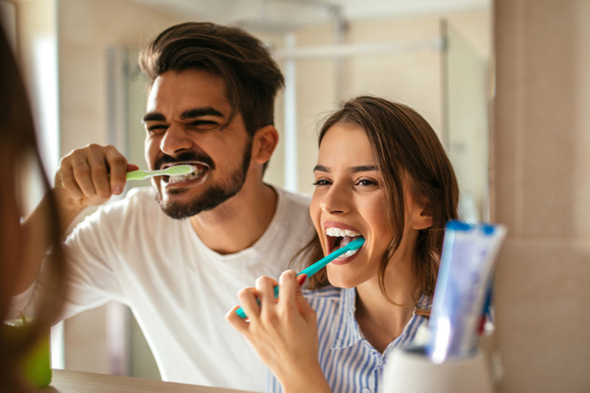 ¿Qué pasa si me cepillo los dientes con un cepillo duro?